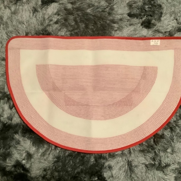 New in bags, 2 red half circle bath/kitchen plush rugs with rubber backs - Picture 6 of 6